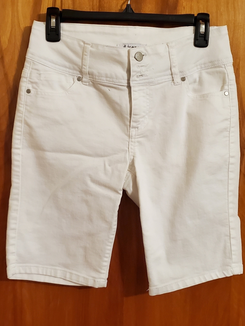d. jeans White Stretch Denim Bermuda Shorts Size 6